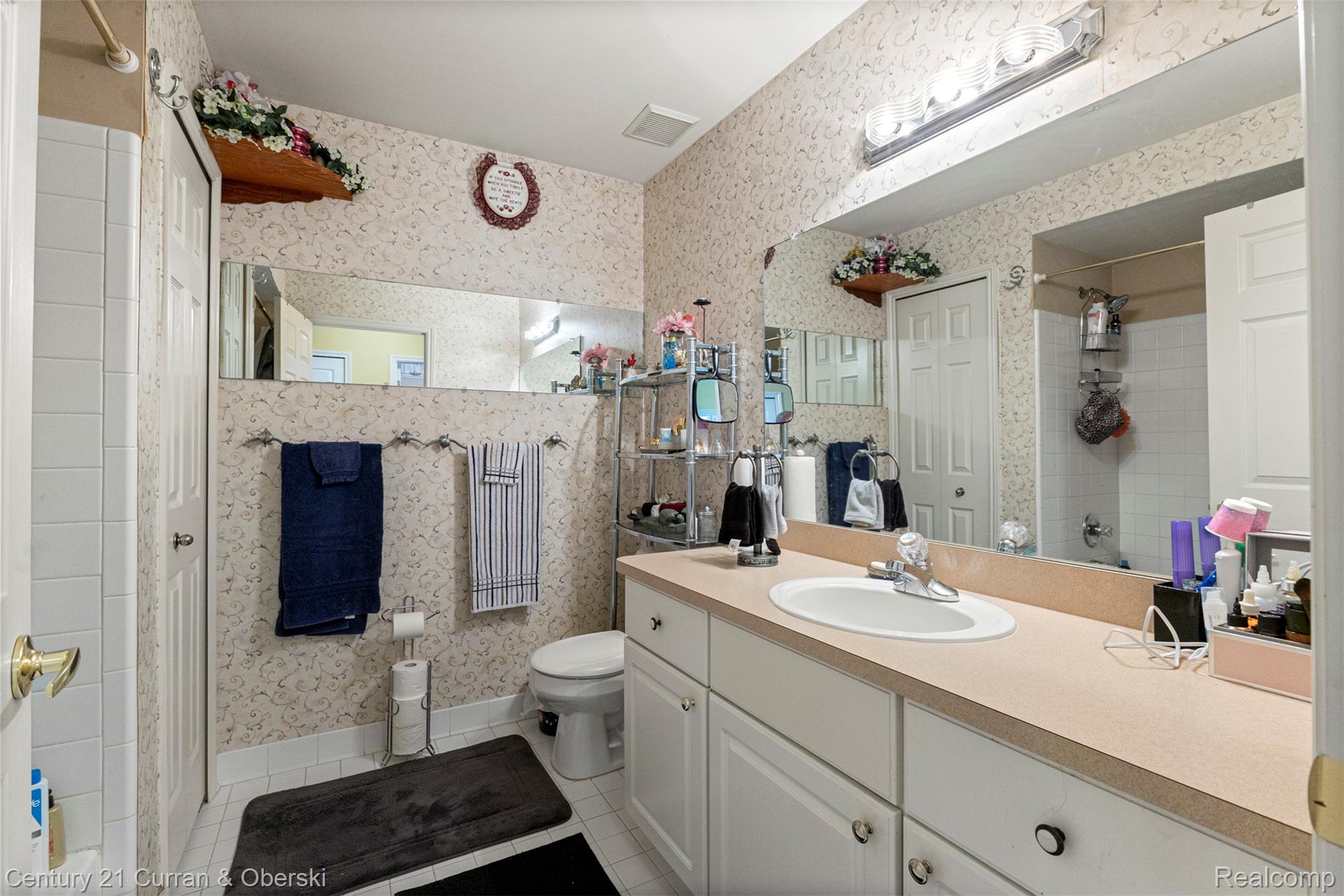 Clinton Charter Township, Michigan, 48038, United States, 4 Bedrooms Bedrooms, ,4 BathroomsBathrooms,Residential,For Sale,1979436