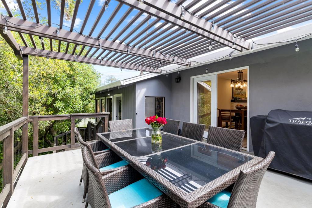 Monterey, California, 93940, United States, 3 Bedrooms Bedrooms, ,2 BathroomsBathrooms,Residential,For Sale,1975715