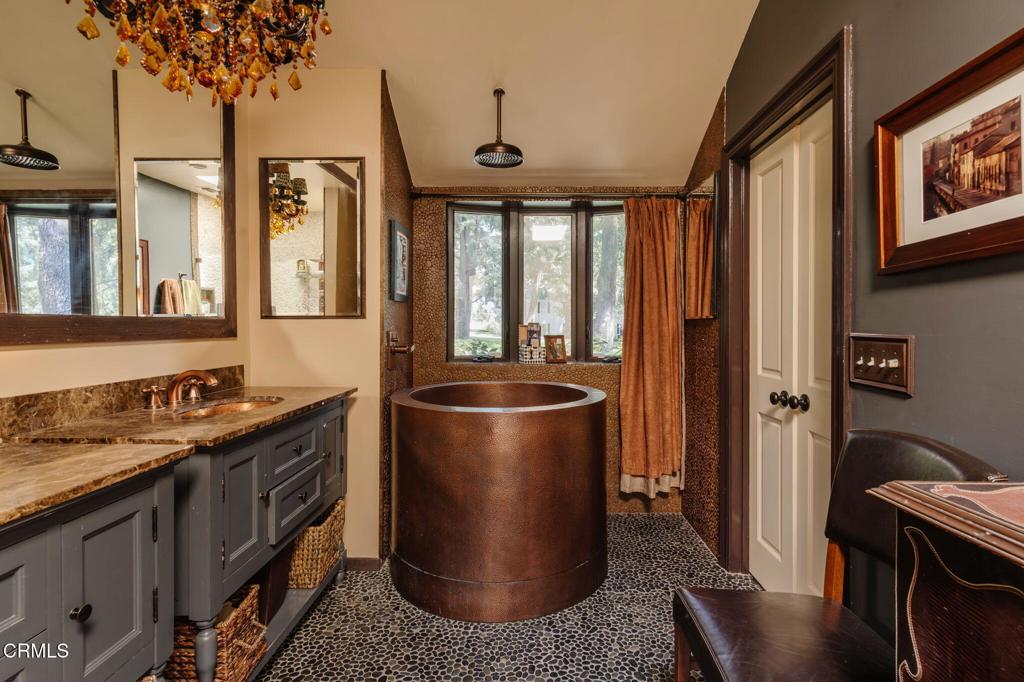 La Canada Flintridge, California, 91011, United States, 4 Bedrooms Bedrooms, ,3 BathroomsBathrooms,Residential,For Sale,1885342