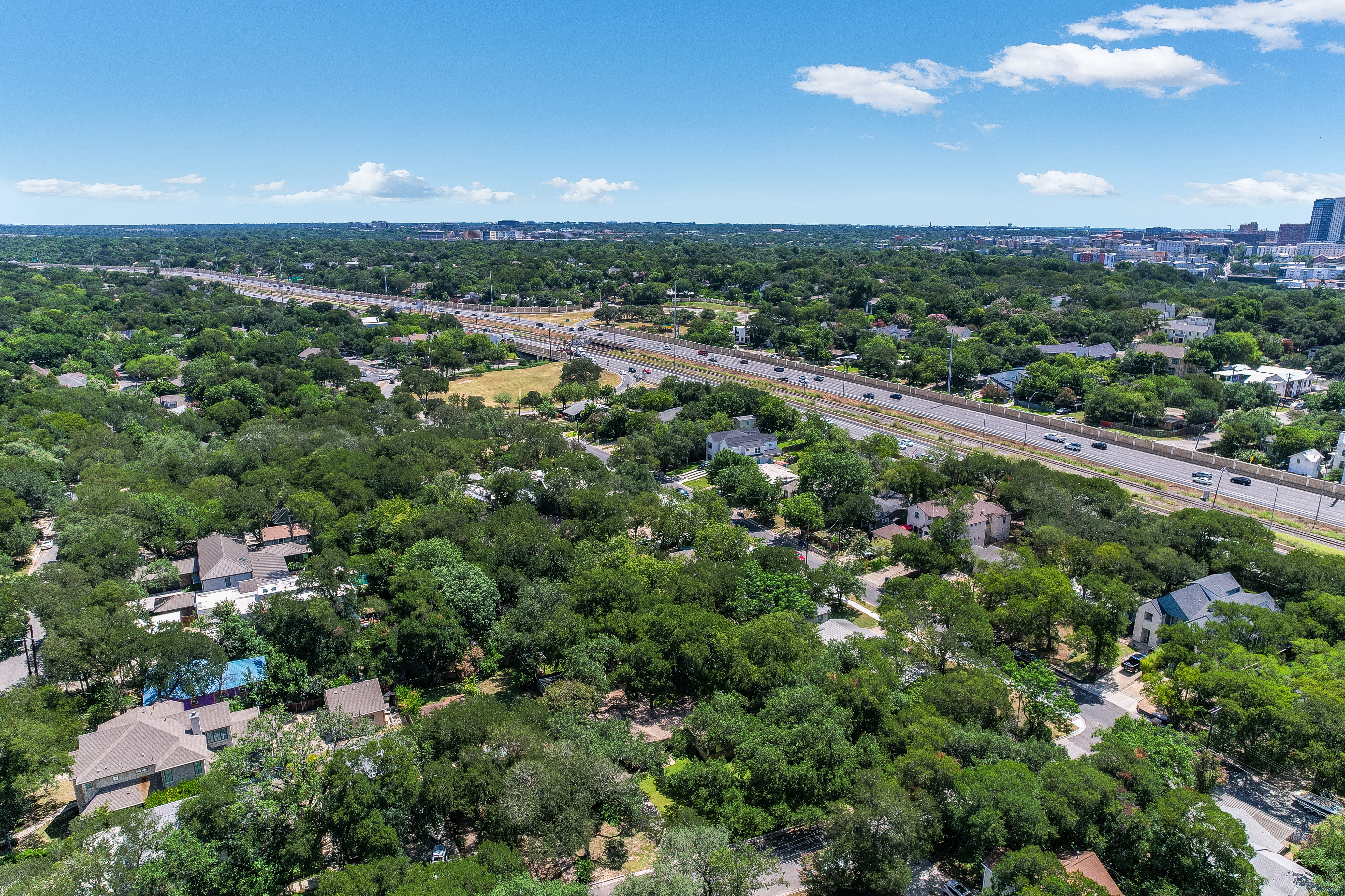  JUST LISTED in Tarrytown - 物件實景