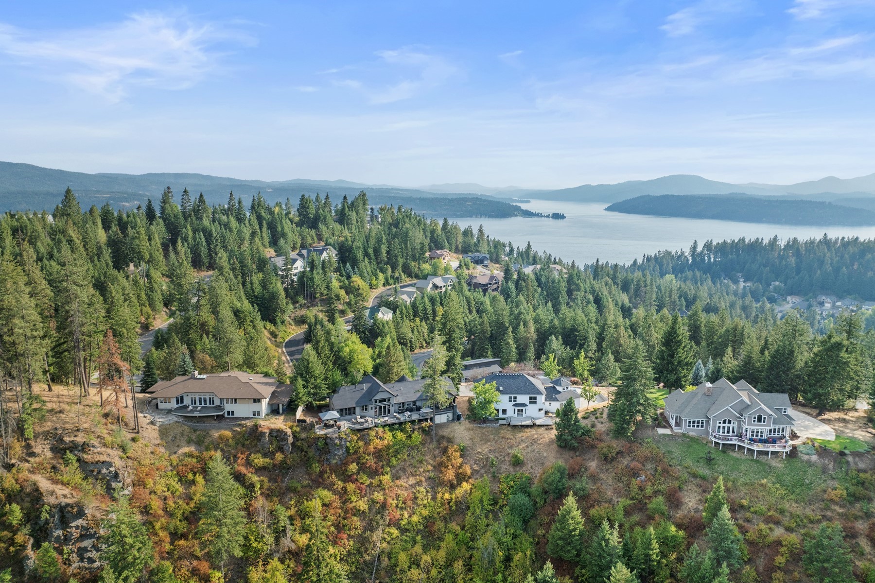  Stunning Contemporary Home with Lake Views - 物件實景