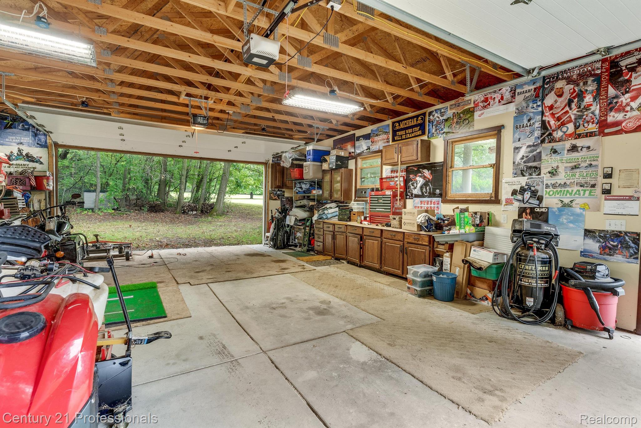Holly, Michigan, 48442, United States, 4 Bedrooms Bedrooms, ,4 BathroomsBathrooms,Residential,For Sale,1943640