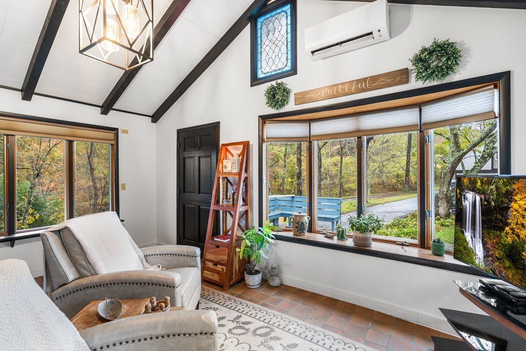 Brasstown, North Carolina, 28902, United States, 3 Bedrooms Bedrooms, ,3 BathroomsBathrooms,Residential,For Sale,1986118