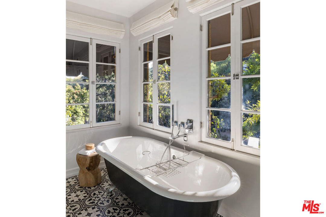 Los Angeles, California, 90065, United States, 5 Bedrooms Bedrooms, ,5 BathroomsBathrooms,Residential,For Sale,1987720