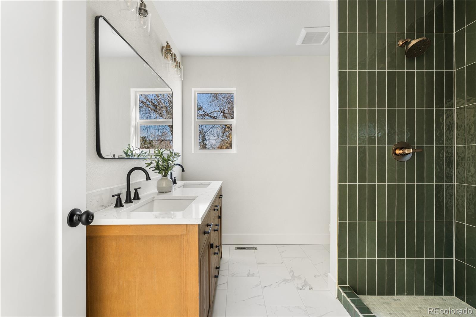 Englewood, Colorado, 80110, United States, 4 Bedrooms Bedrooms, ,2 BathroomsBathrooms,Residential,For Sale,1993019