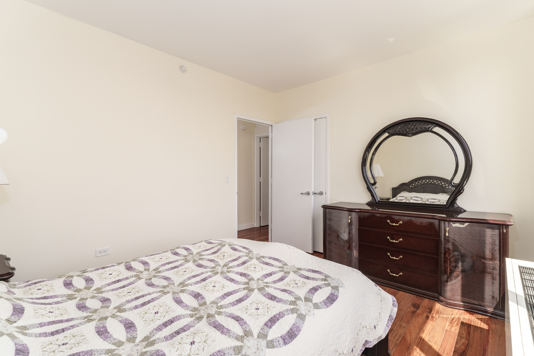  ?SUN DRENCHED TWO BEDROOM WITH FOREST HILLS GARDENS VIEWS? - 物件實景