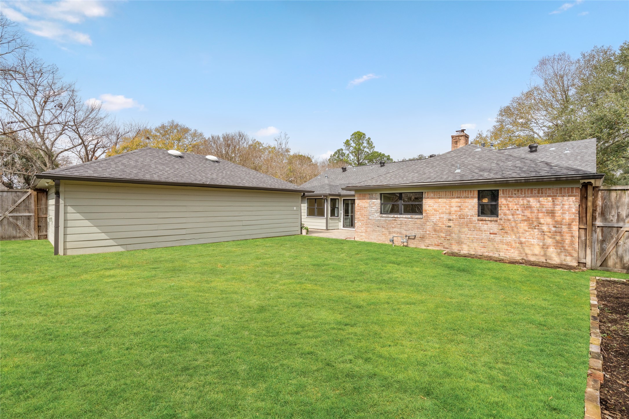  10831 Holly Springs Drive - 物件實景