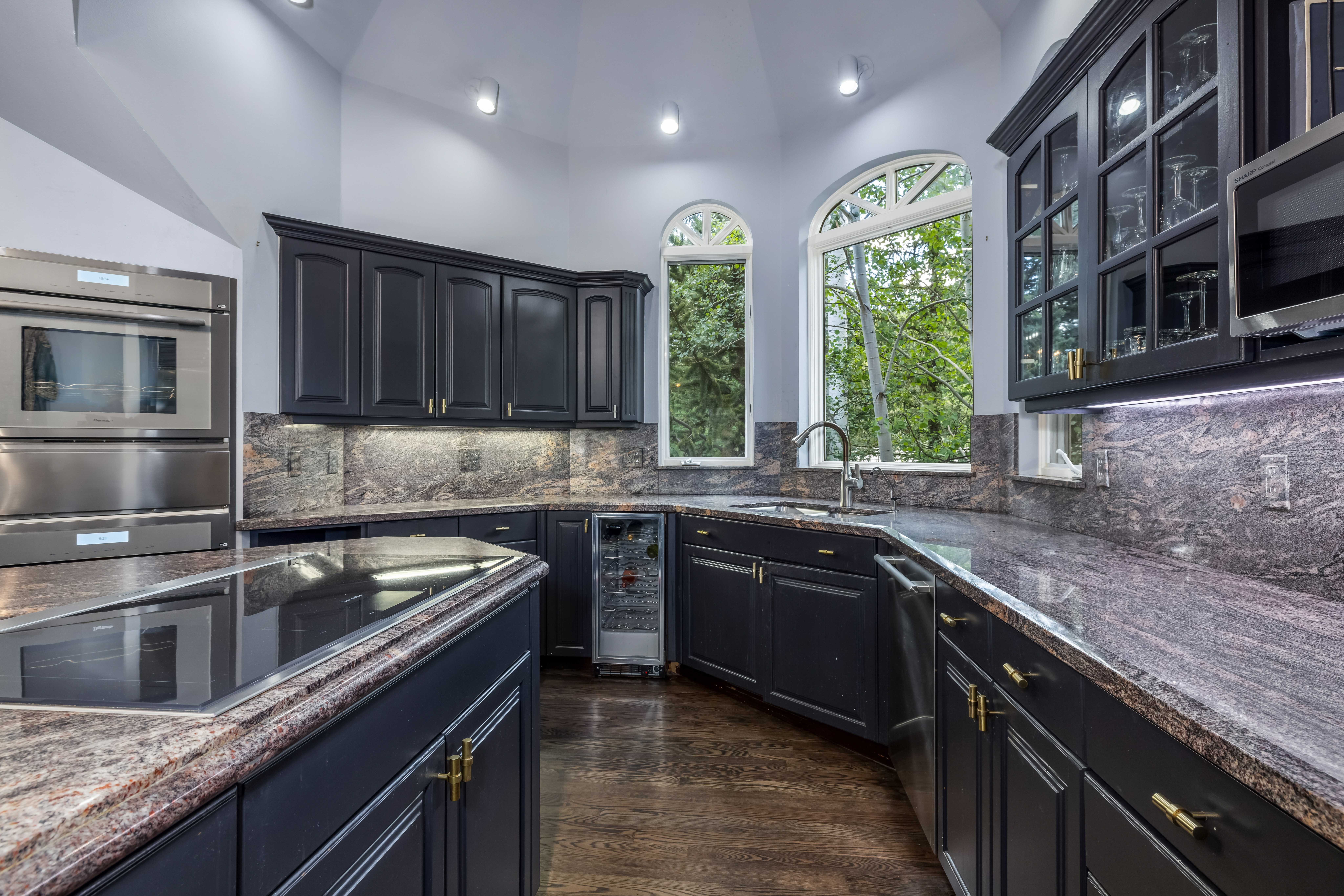  2080 Meadow Brook Drive Offers a Rare Blend of Privacy, and Mountain Living - 物件實景