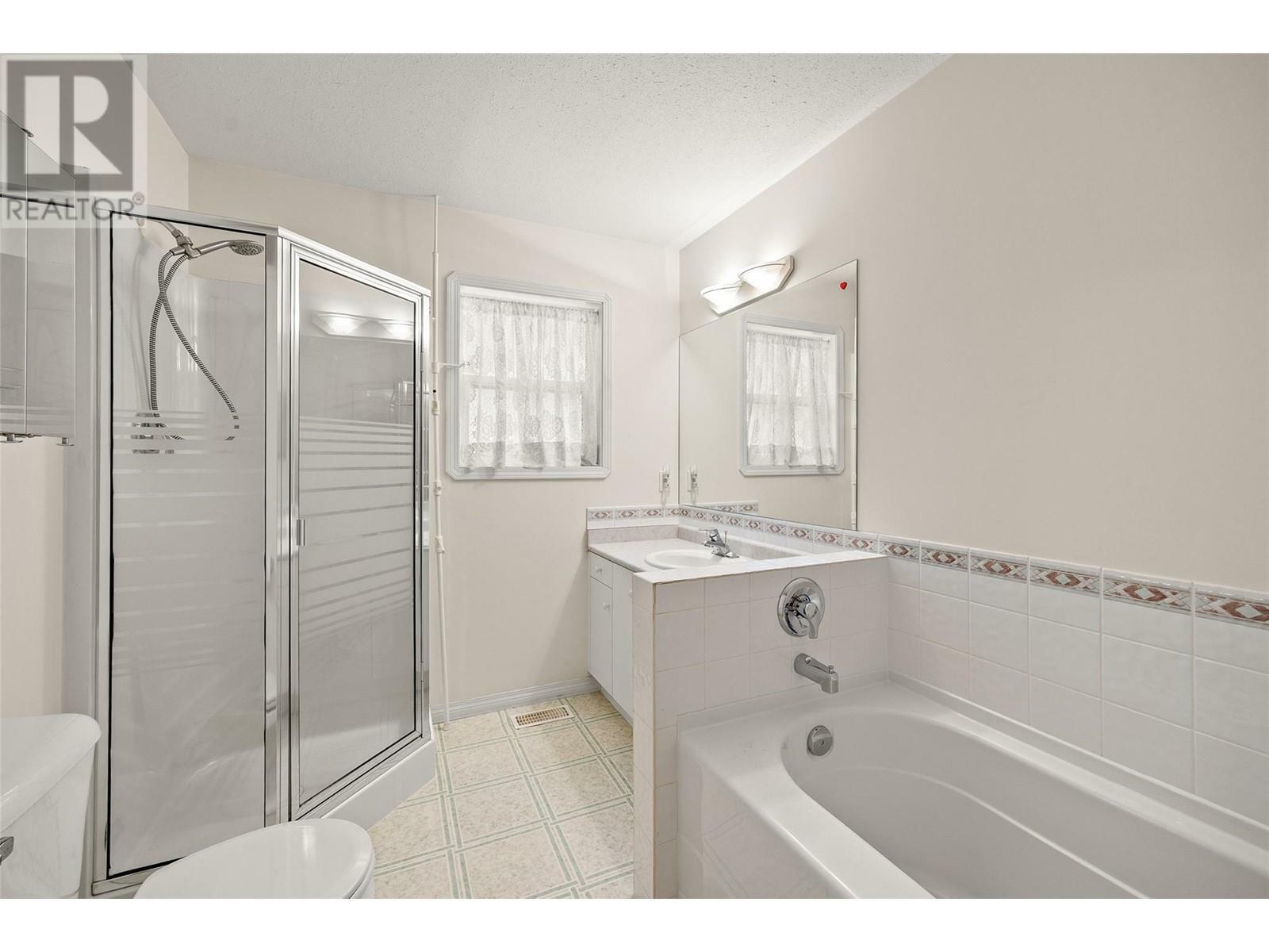 KELOWNA, British Columbia, V1V 1X3, CA, 4 Bedrooms Bedrooms, ,3 BathroomsBathrooms,Residential,For Sale,1876353