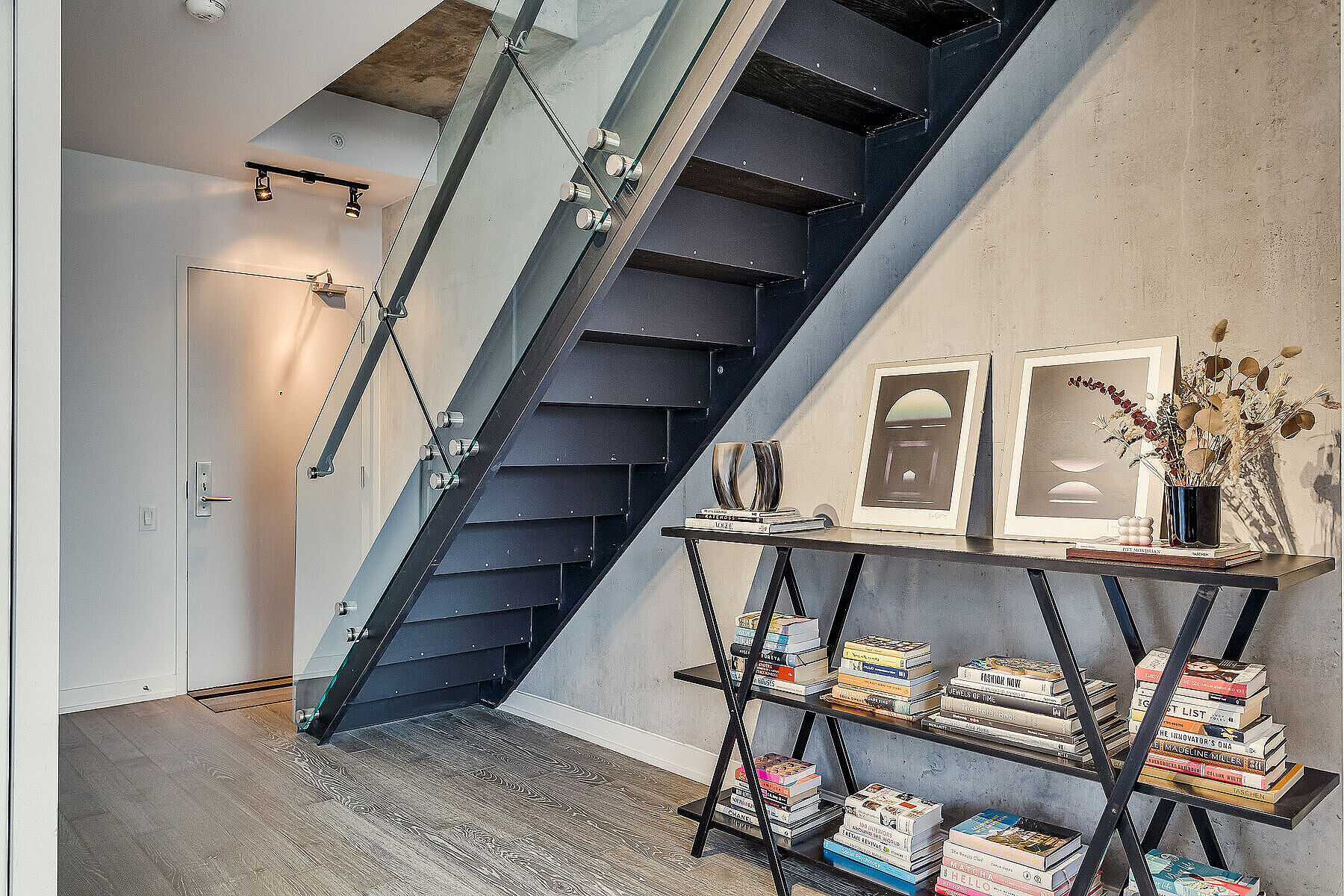  Sophisticated and Spacious - 物件實景