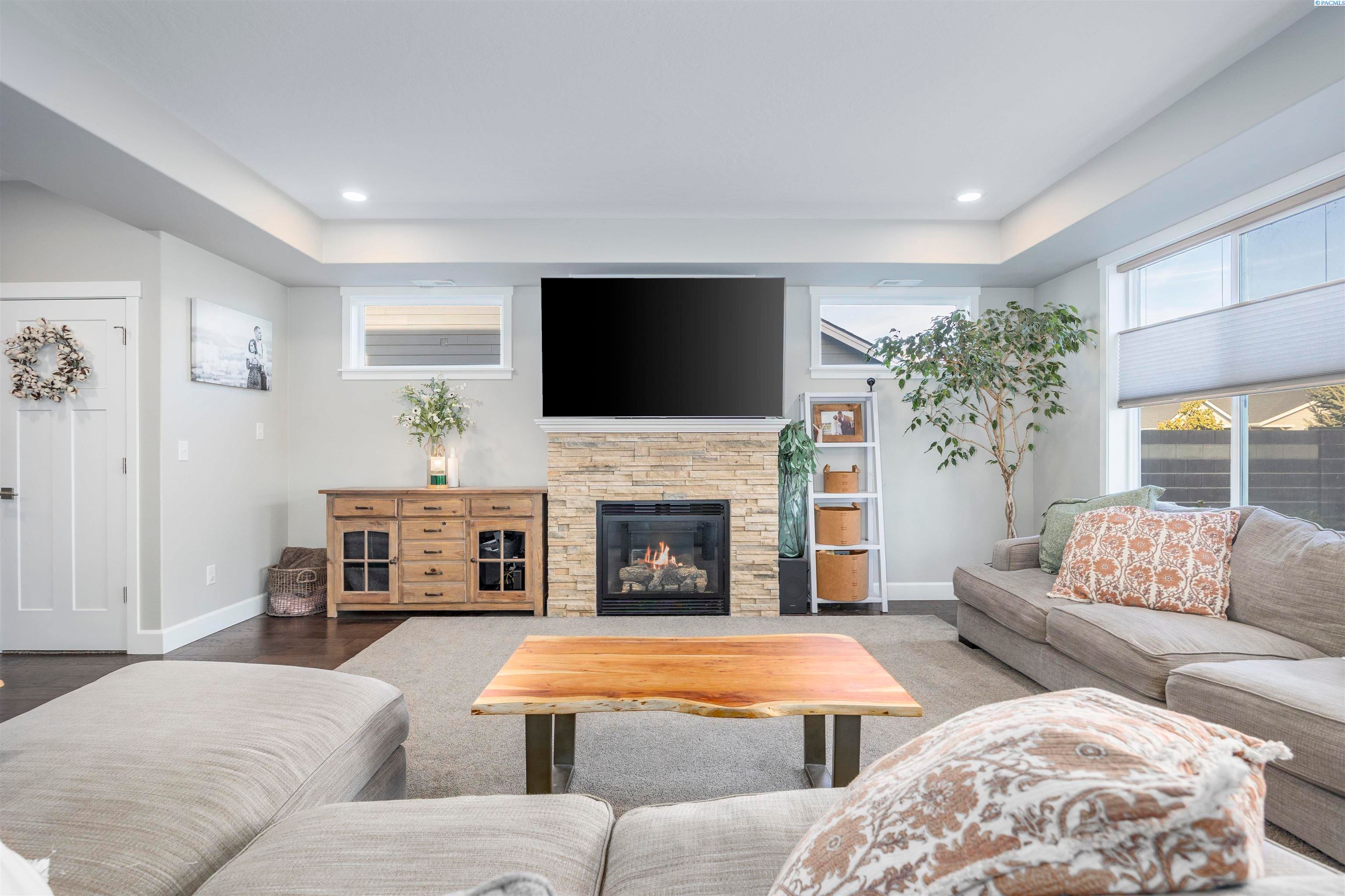 Pasco, Washington, 99301, United States, 3 Bedrooms Bedrooms, ,3 BathroomsBathrooms,Residential,For Sale,1977016