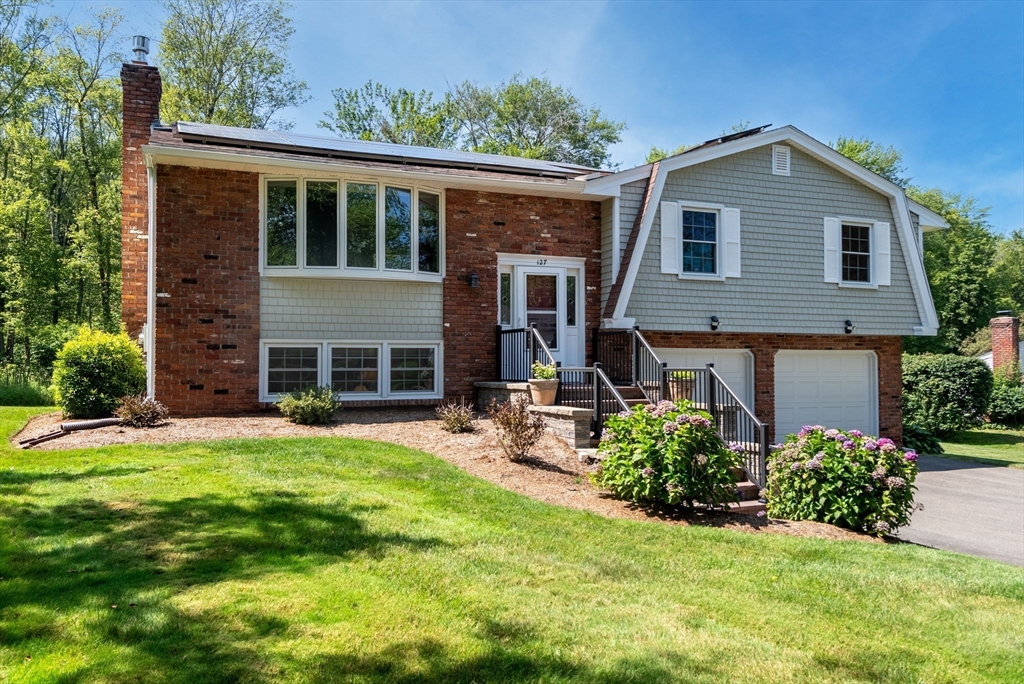 Agawam, Massachusetts, 01030, United States, 4 Bedrooms Bedrooms, ,3 BathroomsBathrooms,Residential,For Sale,1933274
