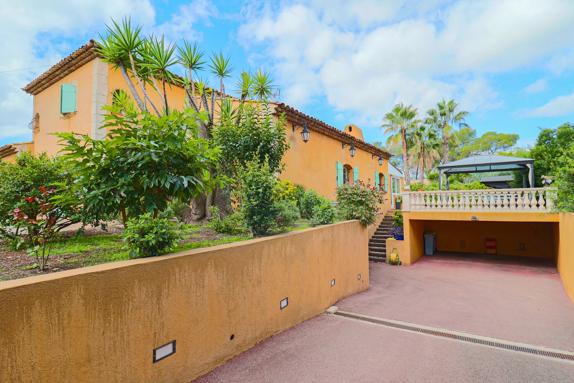 Saint-Raphaël, Provence-Alpes-Côte d’Azur, 83700, FR, 4 Bedrooms Bedrooms, ,Residential,For Sale,1994495