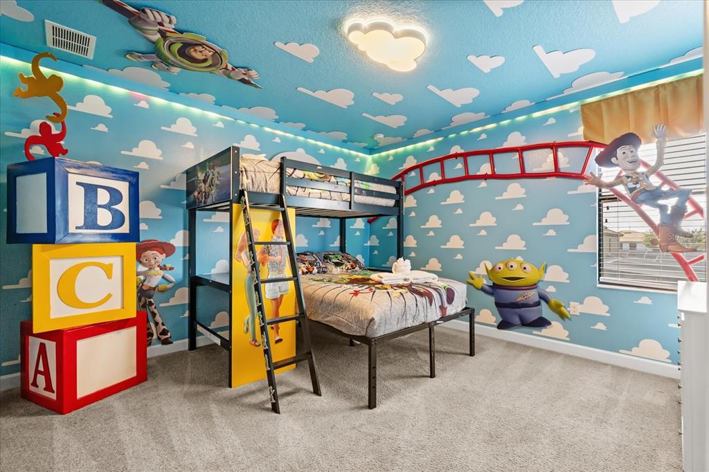 Davenport, Florida, 33896, United States, 8 Bedrooms Bedrooms, ,5 BathroomsBathrooms,Residential,For Sale,1896133