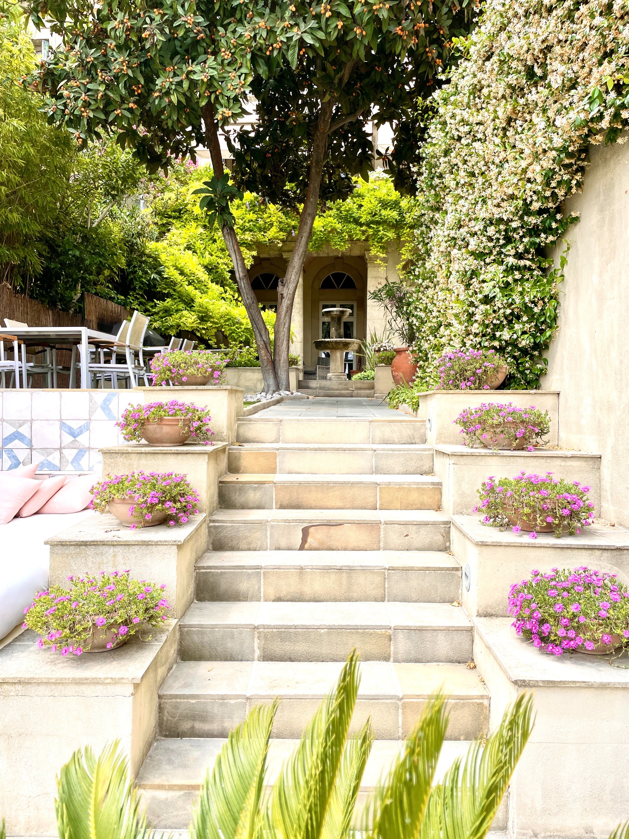  Elegant 18th-Century Maison de Maître  Thriving Boutique Hospitality Estate in… - 物件實景