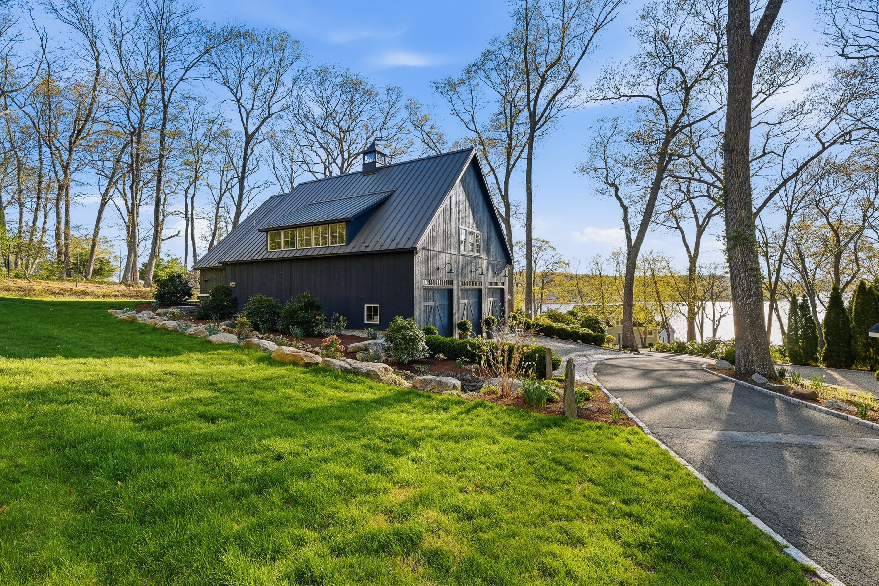  Extraordinary Waterfront Compound Offers Luxury Coastal Living - 物件實景