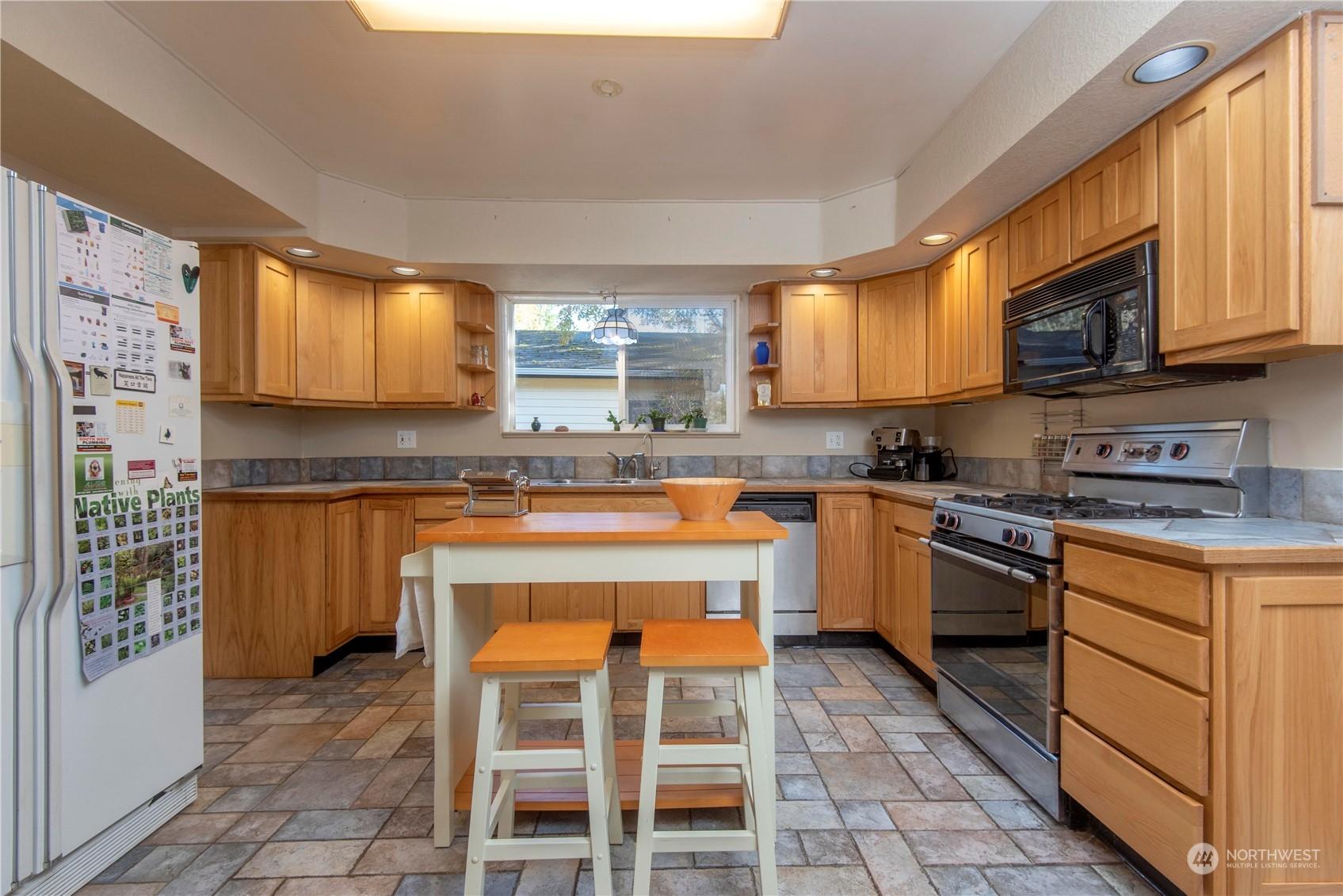 102 6TH STREET, NORTH BEND, Washington, 98045, United States, 2 Bedrooms Bedrooms, ,1 BathroomBathrooms,Residential,For Sale,102 6TH STREET,1434277