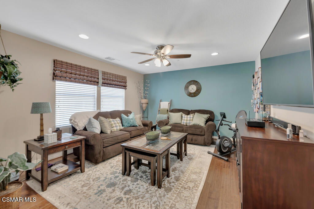 Valencia, California, 91354, United States, 4 Bedrooms Bedrooms, ,3 BathroomsBathrooms,Residential,For Sale,1914107