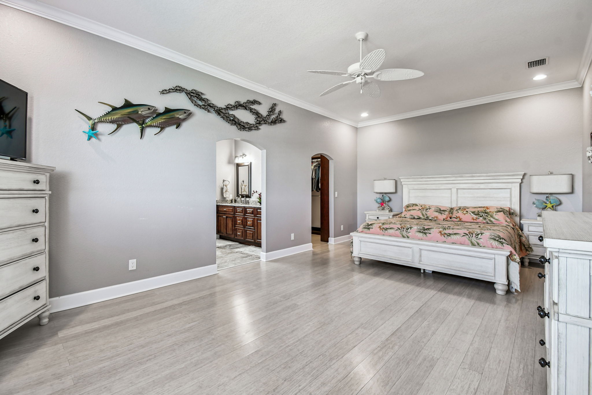 Madeira Beach, Florida, 33708, United States, 6 Bedrooms Bedrooms, ,6 BathroomsBathrooms,Residential,For Sale,1975666