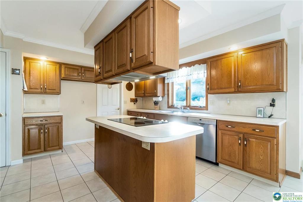 New Tripoli, Pennsylvania, 18066-2432, United States, 3 Bedrooms Bedrooms, ,3 BathroomsBathrooms,Residential,For Sale,1945015
