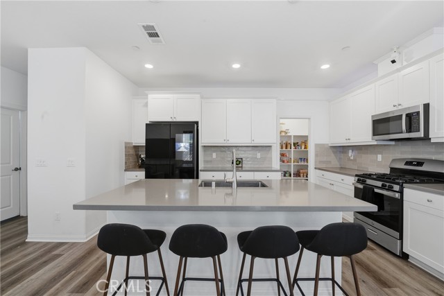 Fontana, California, 92336, United States, 4 Bedrooms Bedrooms, ,4 BathroomsBathrooms,Residential,For Sale,1981803