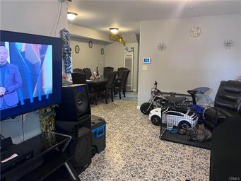 Los Angeles, California, 90061, United States, 4 Bedrooms Bedrooms, ,3 BathroomsBathrooms,Residential,For Sale,1944848