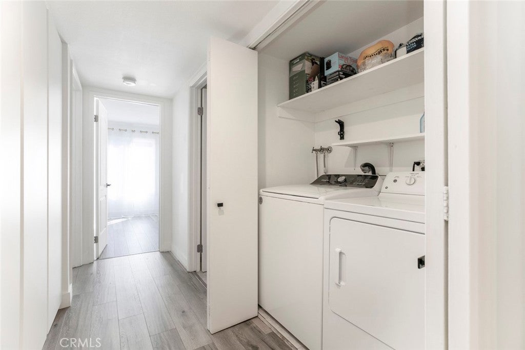 Van Nuys, California, 91411, United States, 2 Bedrooms Bedrooms, ,2 BathroomsBathrooms,Residential,For Sale,1954543