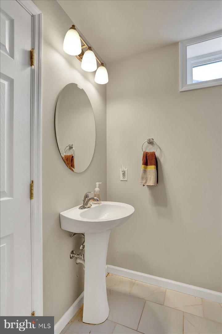 Reading, Pennsylvania, 19606, United States, 4 Bedrooms Bedrooms, ,4 BathroomsBathrooms,Residential,For Sale,1947941