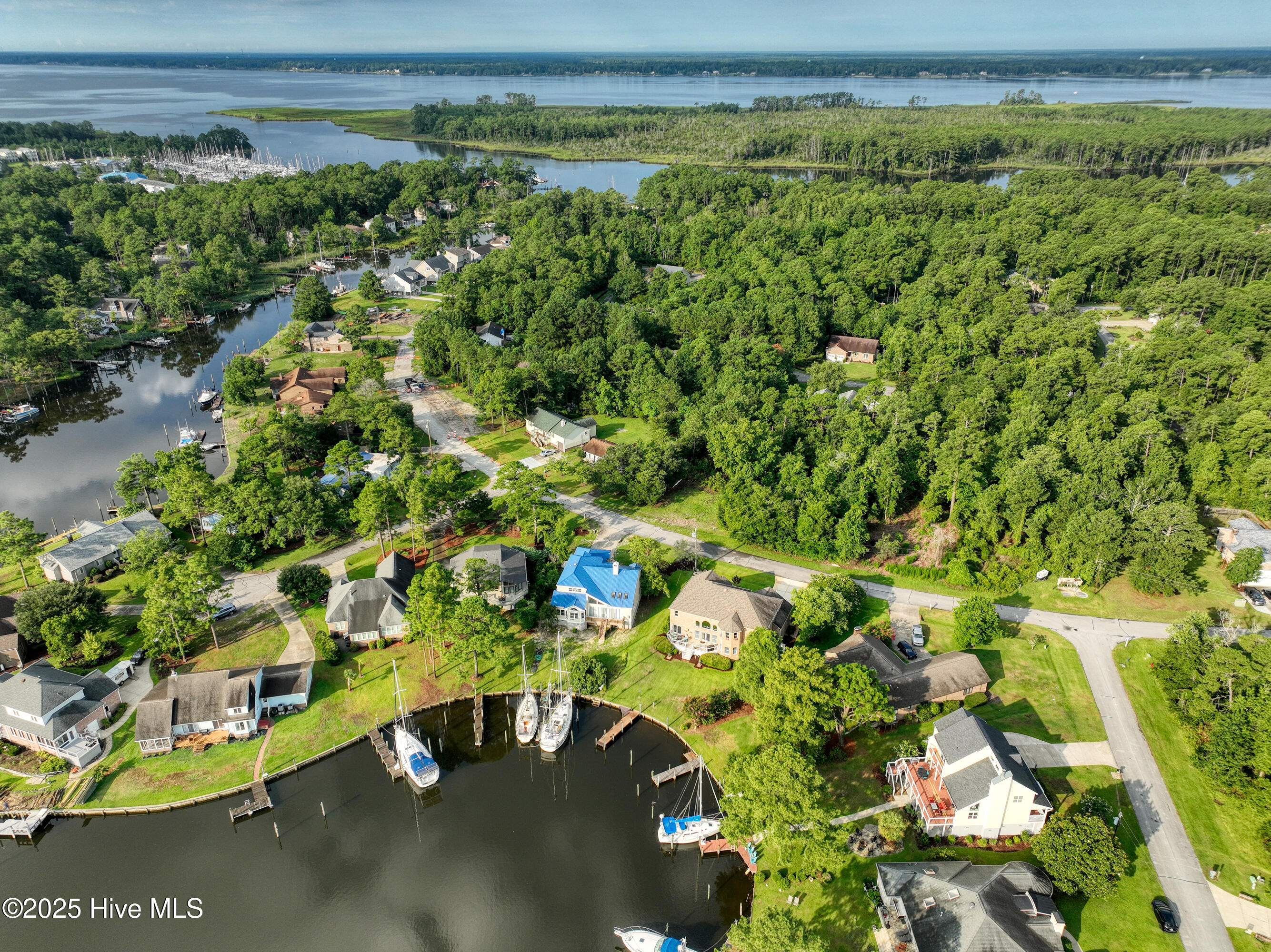 New Bern, North Carolina, 28560, United States, 4 Bedrooms Bedrooms, ,3 BathroomsBathrooms,Residential,For Sale,1907556