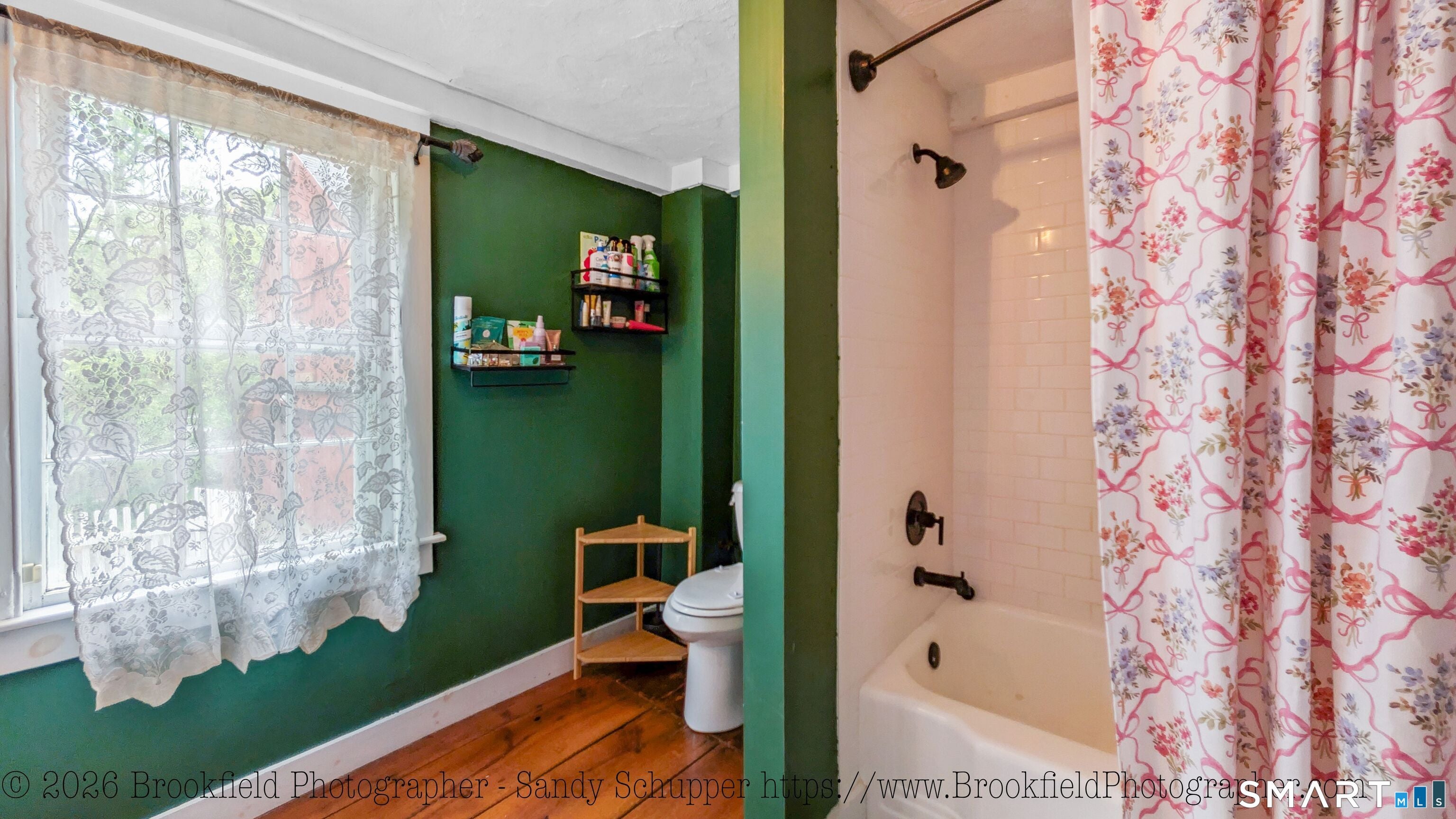 Southbury, Connecticut, 06488, United States, 3 Bedrooms Bedrooms, ,3 BathroomsBathrooms,Residential,For Sale,2048179