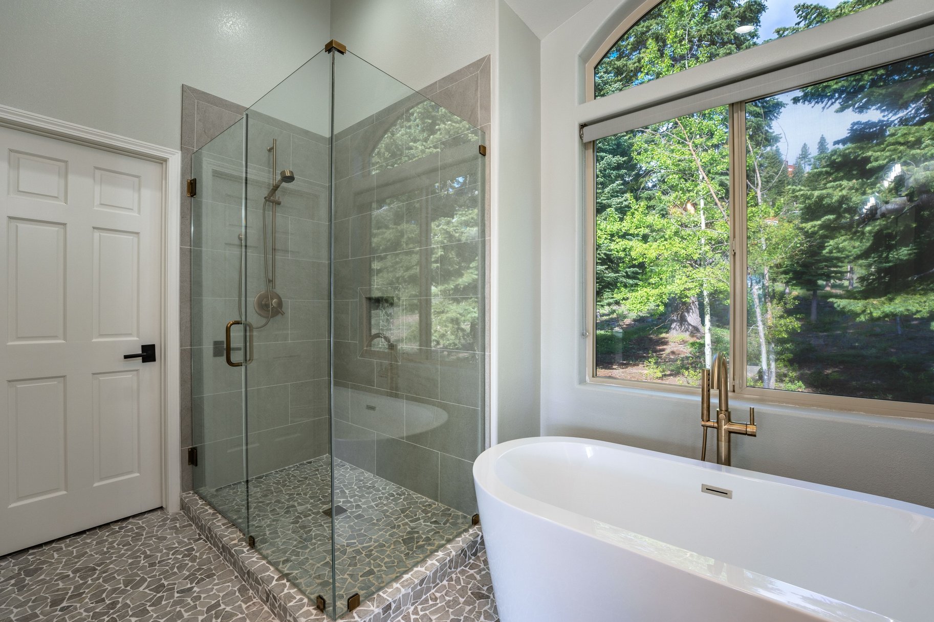  Modern Tahoe Donner Retreat with Panoramic Mountain Views & Elevated Living - 物件實景