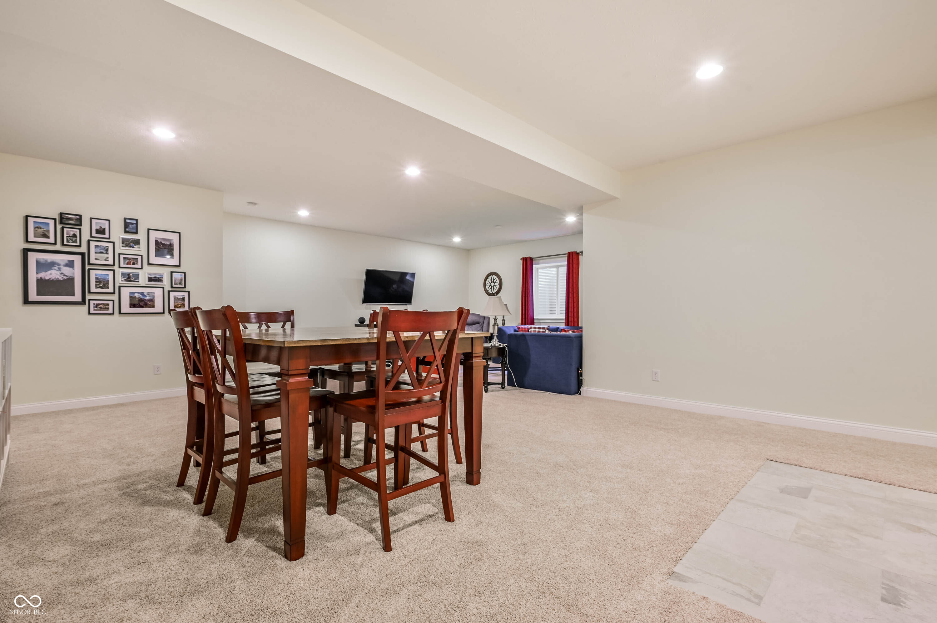 Zionsville, Indiana, 46077, United States, 4 Bedrooms Bedrooms, ,4 BathroomsBathrooms,Residential,For Sale,1942762