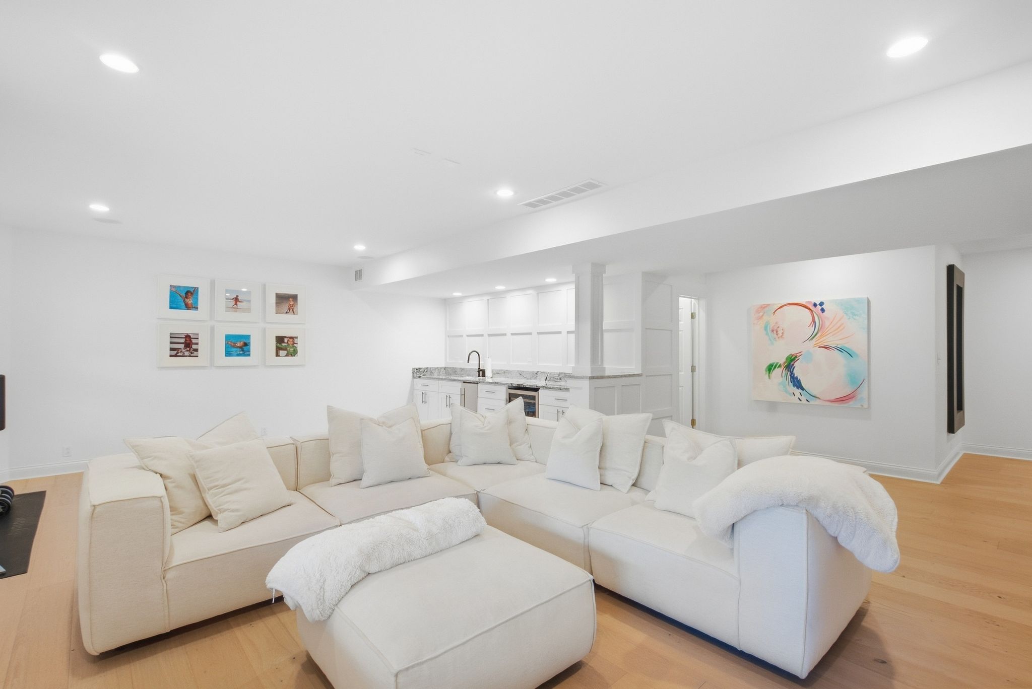  945 Princess Doreen Drive - 物件實景