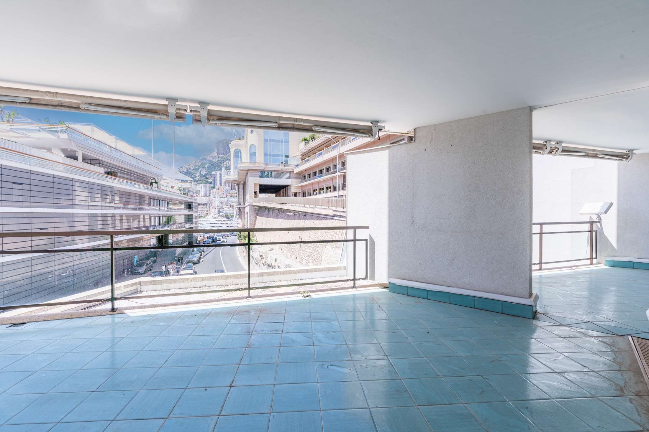  Monte Carlo Star, Wide apartement to renovate in the Carré d