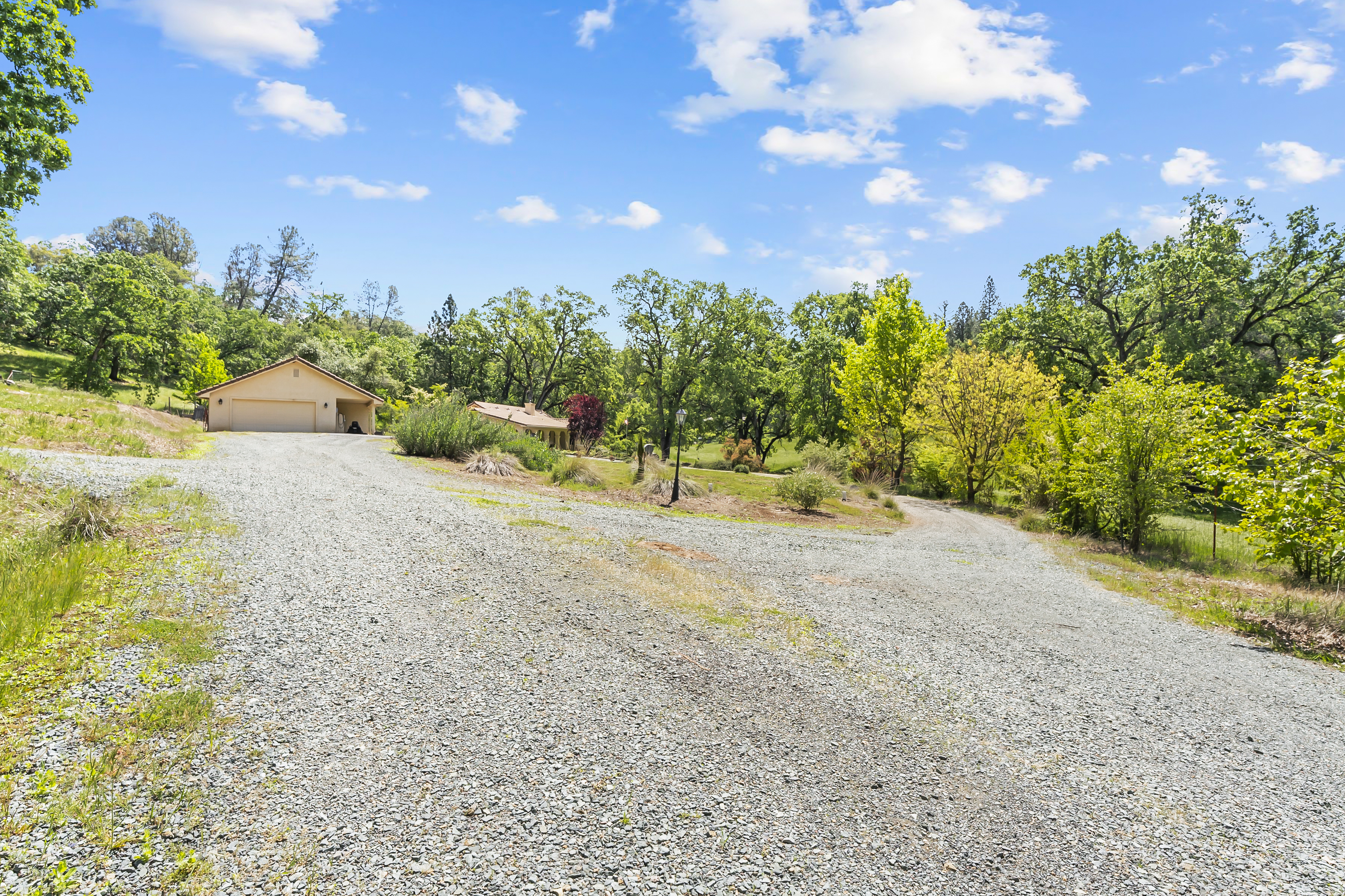  21 Acres - Gated - Renovated - 物件實景