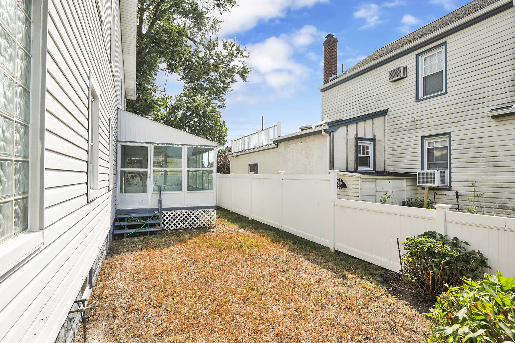 Oceanside, New York, 11572, United States, 5 Bedrooms Bedrooms, ,3 BathroomsBathrooms,Residential,For Sale,1914667