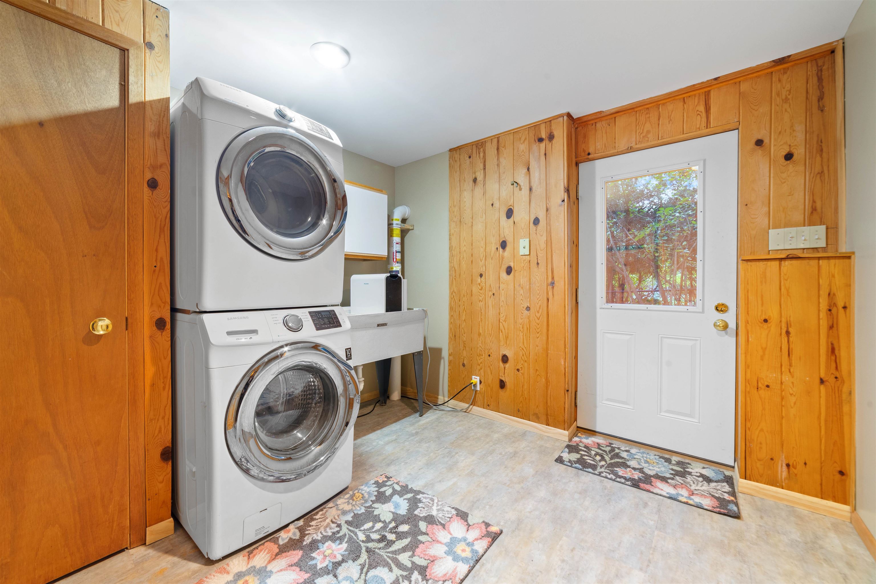 Duluth, Minnesota, 55803, United States, 4 Bedrooms Bedrooms, ,1 BathroomBathrooms,Residential,For Sale,1942593