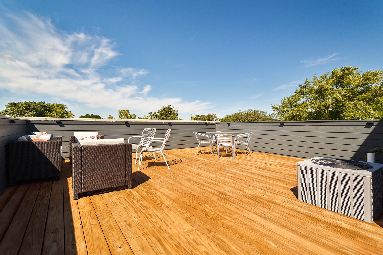 Chicago, Illinois, 60651, United States, 5 Bedrooms Bedrooms, ,6 BathroomsBathrooms,Residential,For Sale,1988146