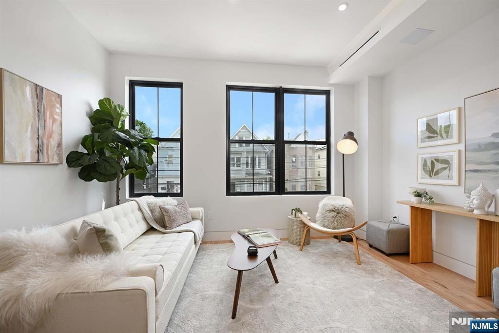 Jersey City, New Jersey, 07305, United States, 3 Bedrooms Bedrooms, ,2 BathroomsBathrooms,Residential,For Sale,1907522