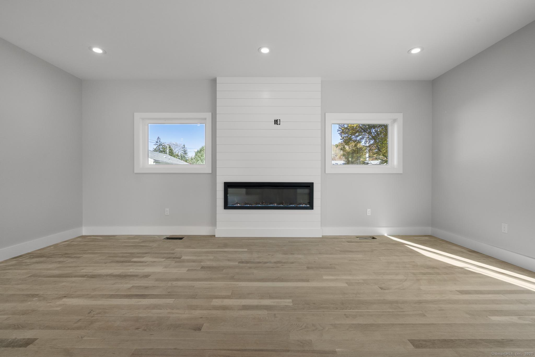 Milford, Connecticut, 06460, United States, 4 Bedrooms Bedrooms, ,4 BathroomsBathrooms,Residential,For Sale,1987652