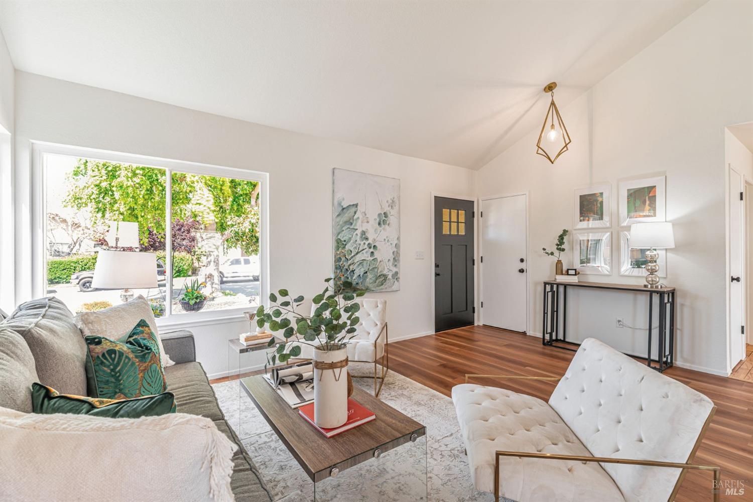 Vallejo, California, 94589, United States, 4 Bedrooms Bedrooms, ,3 BathroomsBathrooms,Residential,For Sale,1934272