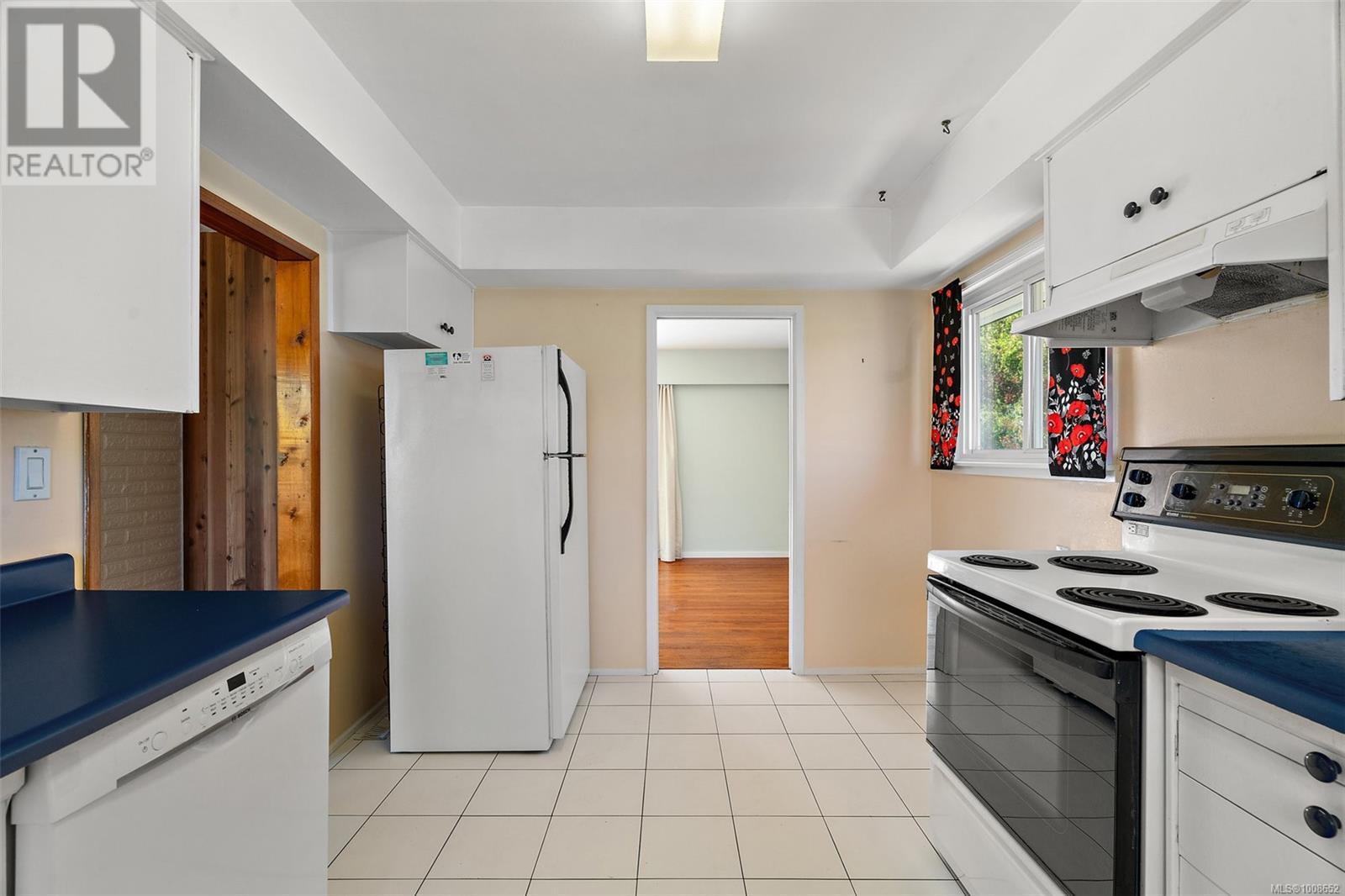 SAANICH, British Columbia, V8N 2E2, CA, 4 Bedrooms Bedrooms, ,3 BathroomsBathrooms,Residential,For Sale,1950351