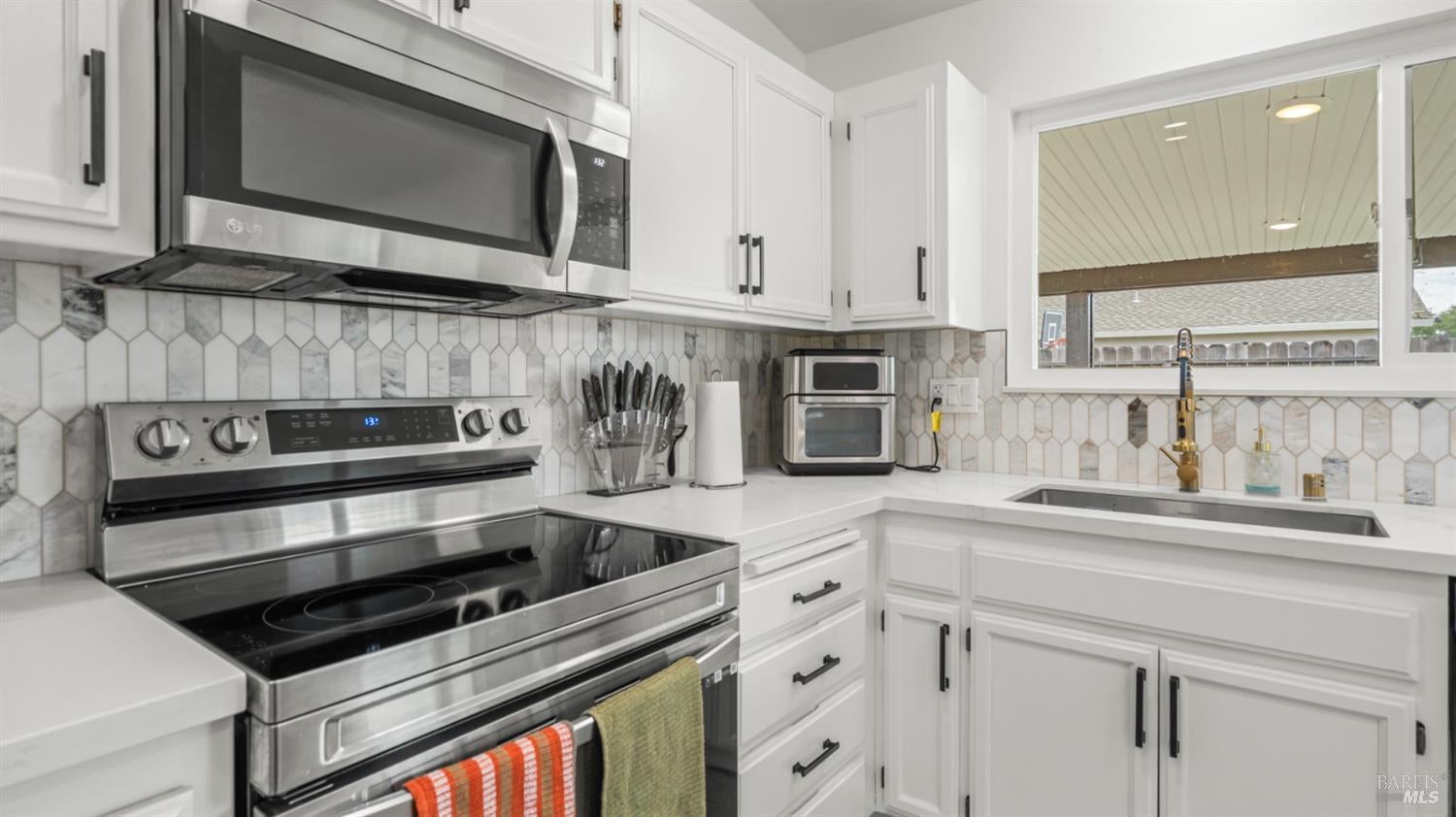 Vacaville, California, 95687, United States, 3 Bedrooms Bedrooms, ,2 BathroomsBathrooms,Residential,For Sale,1959239