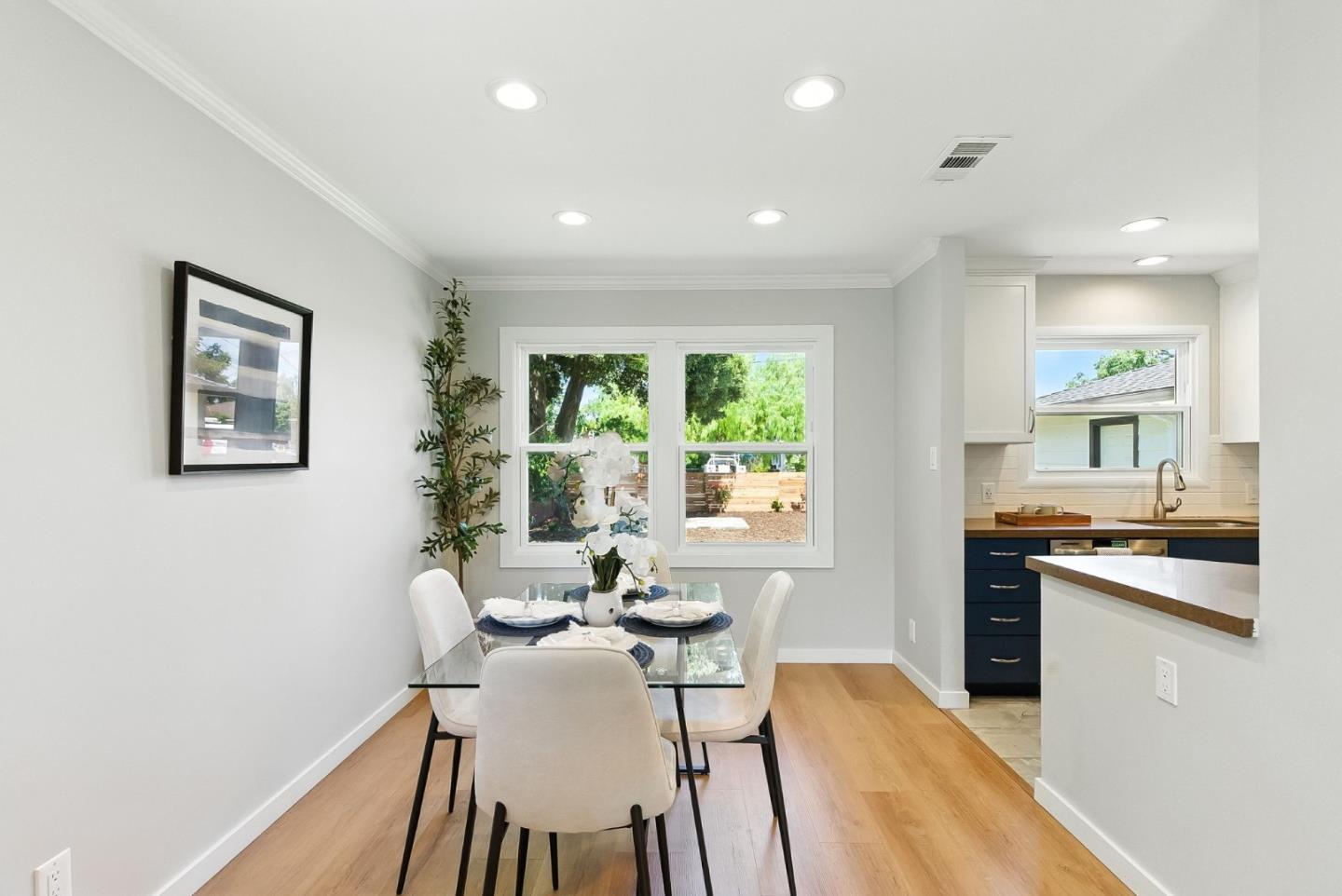 Redwood City, California, 94063, United States, 2 Bedrooms Bedrooms, ,1 BathroomBathrooms,Residential,For Sale,1885449