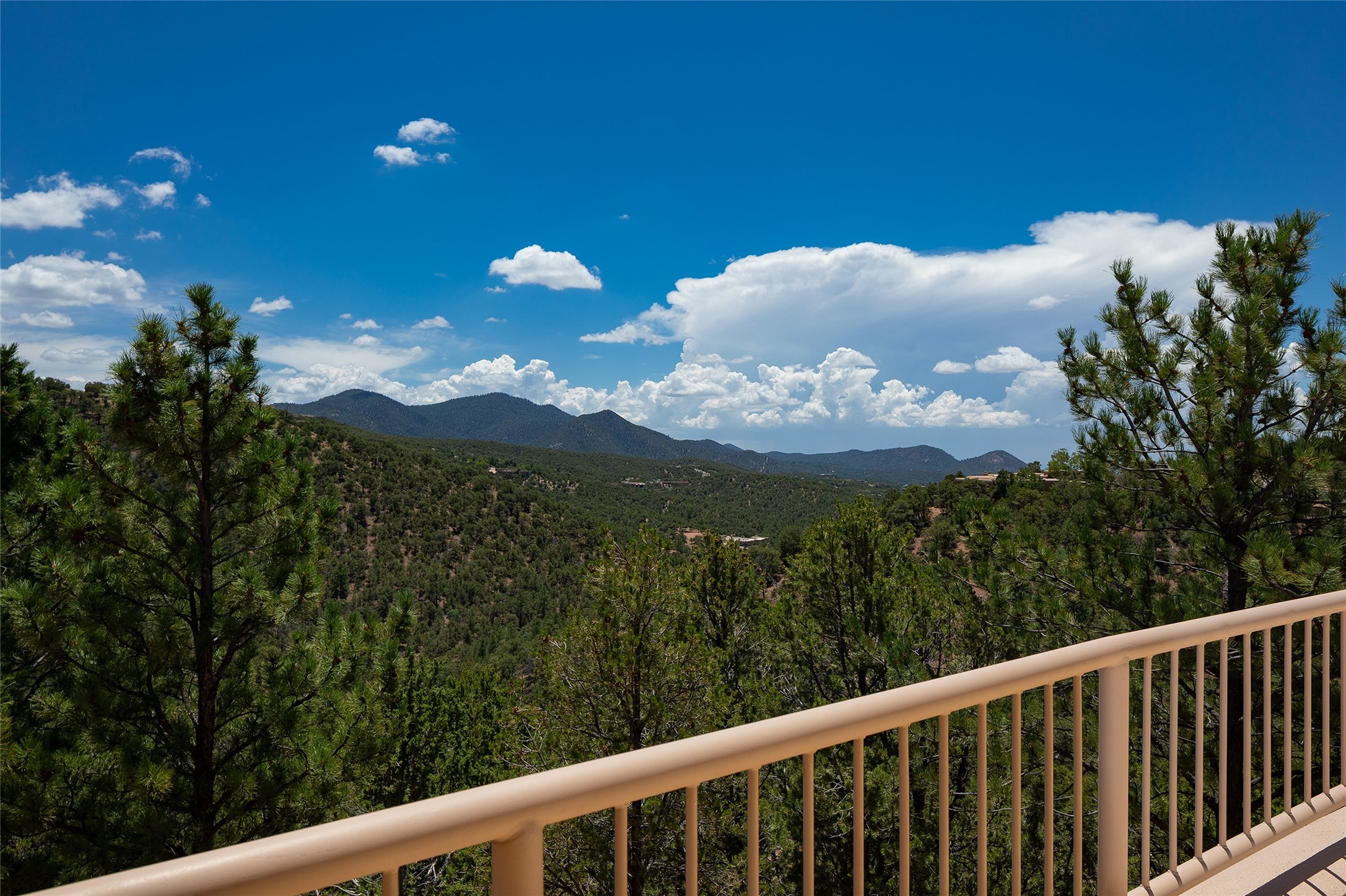  1233 N Summit Drive - 物件實景