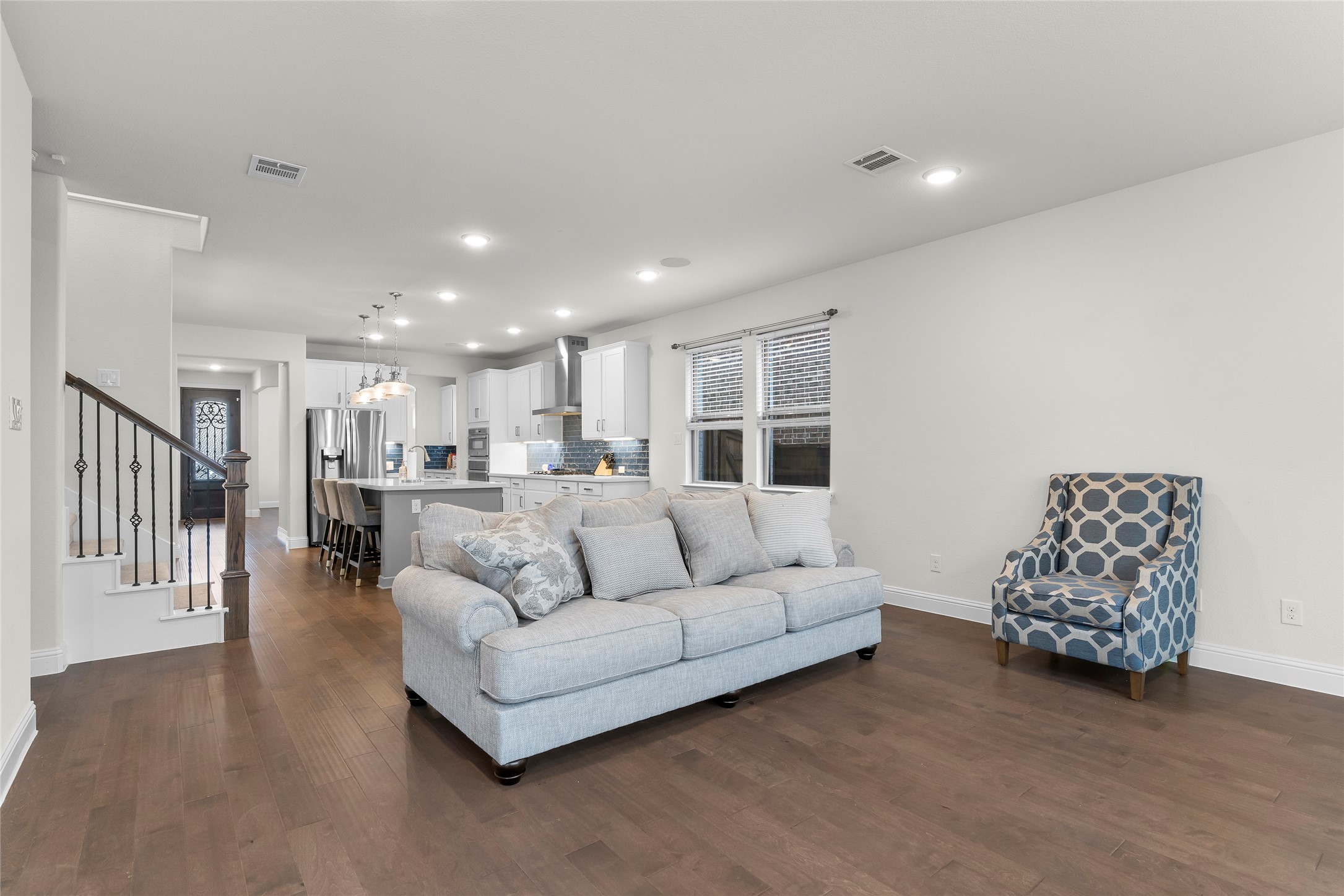 Carrollton, Texas, 75010, United States, 4 Bedrooms Bedrooms, ,3 BathroomsBathrooms,Residential,For Sale,1941049
