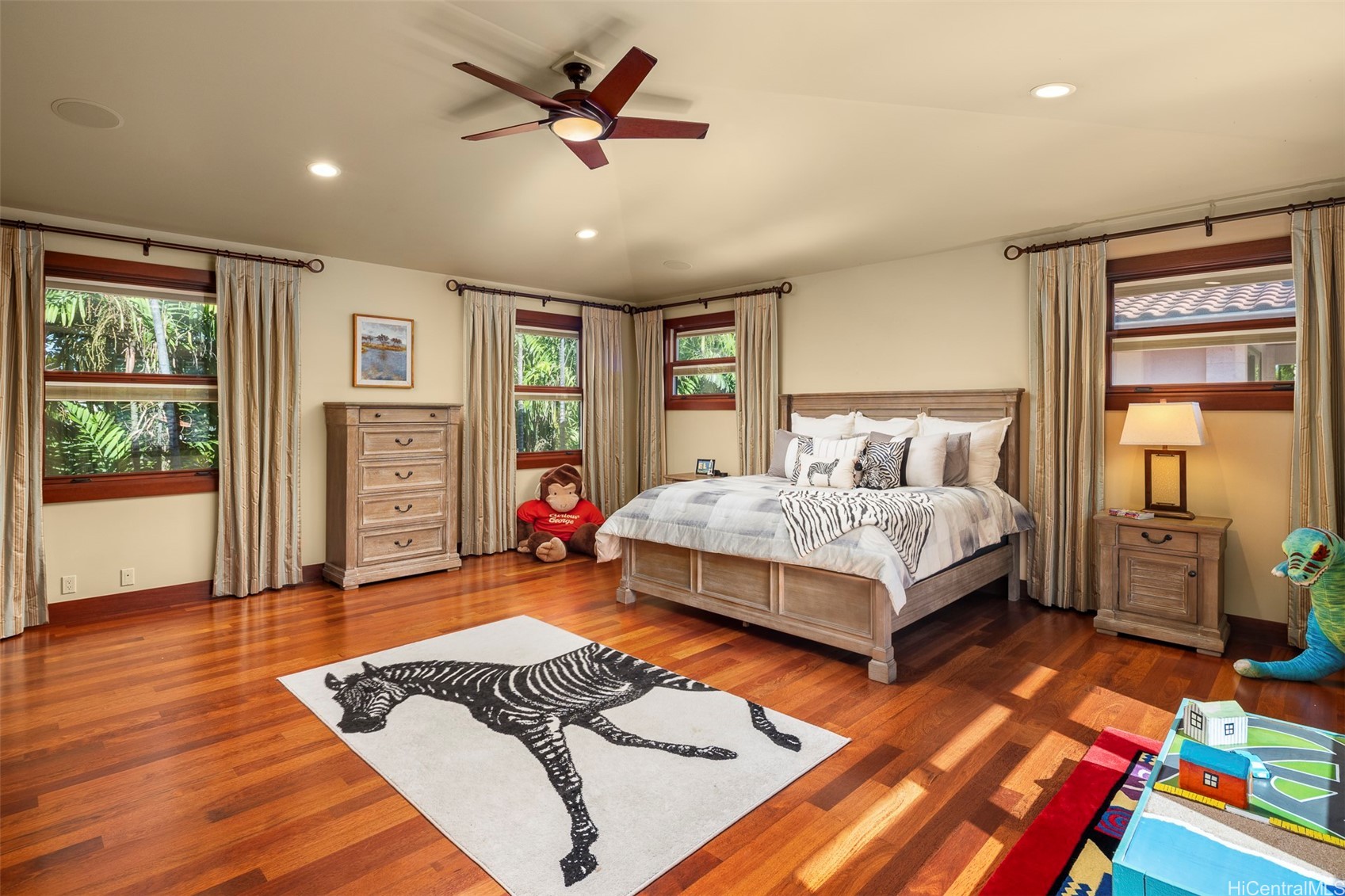 Honolulu, Hawaii, 96816, United States, 5 Bedrooms Bedrooms, ,8 BathroomsBathrooms,Residential,For Sale,1859749