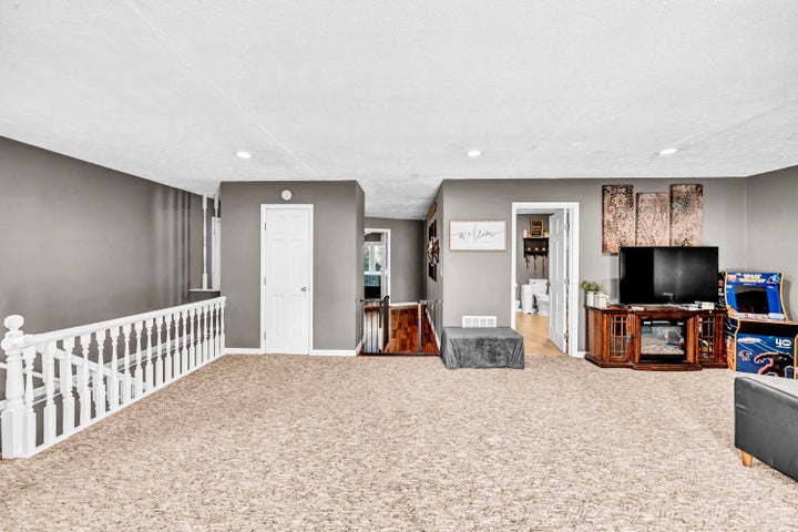 Vanceburg, Kentucky, 41179, United States, 4 Bedrooms Bedrooms, ,2 BathroomsBathrooms,Residential,For Sale,1984182