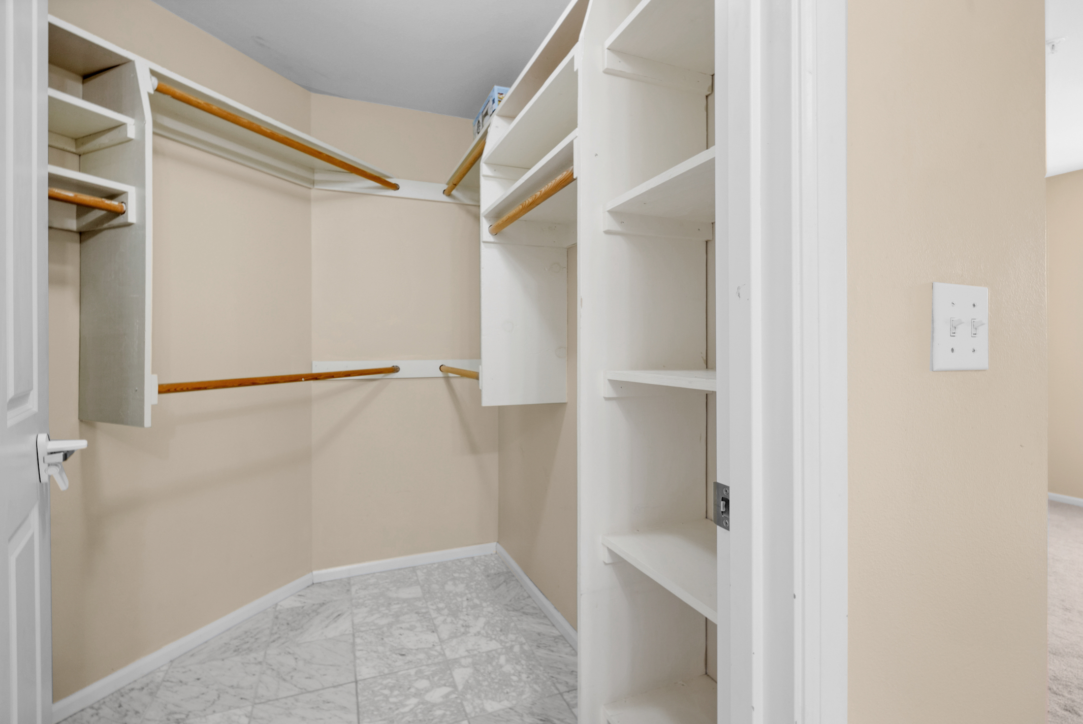  Immaculate University District Condo - 物件實景