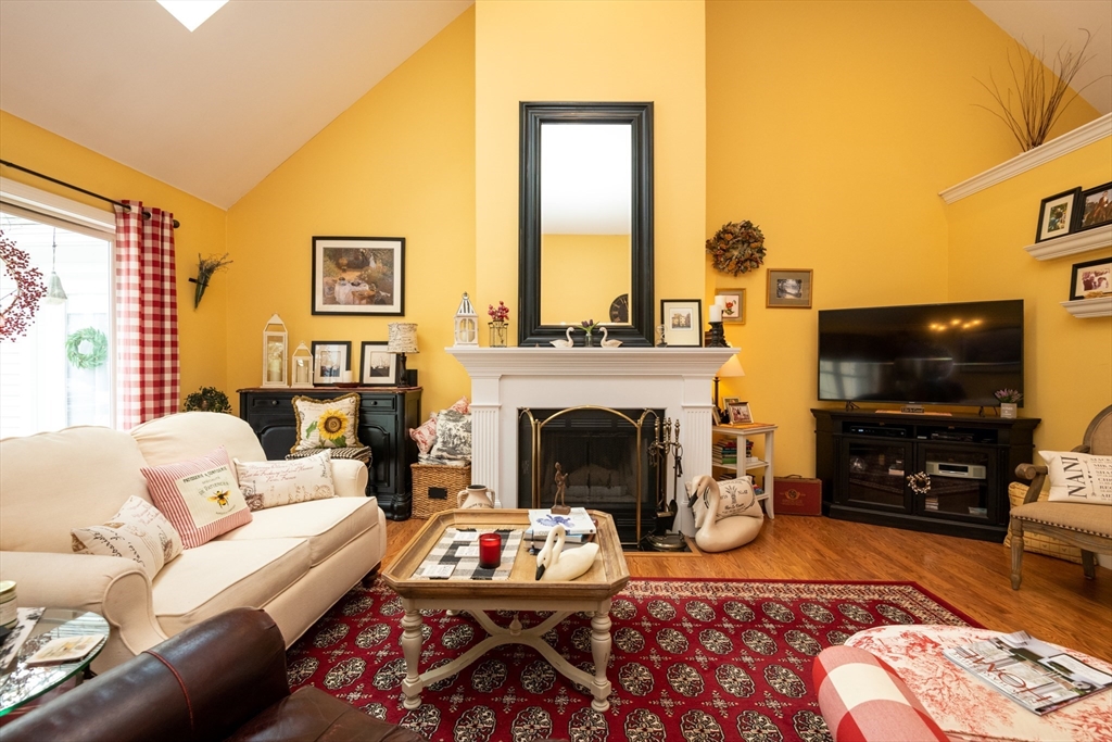 Seabrook, New Hampshire, 03874, United States, 3 Bedrooms Bedrooms, ,2 BathroomsBathrooms,Residential,For Sale,1989361